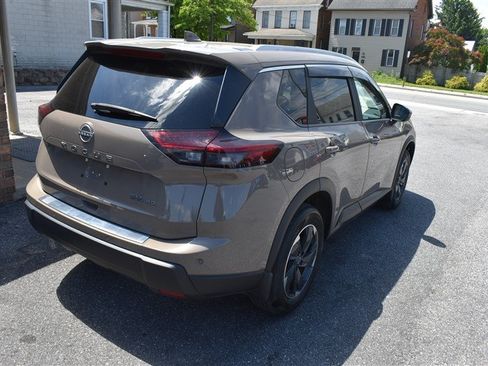 Used 2024 Nissan Rogue SV w/ SV Premium Package AWD/4WD image 4