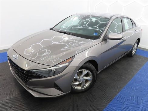 Used 2023 Hyundai Elantra SE FWD image 4