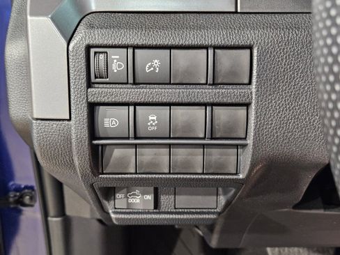 Certified 2025 Toyota Tacoma SR5 AWD/4WD image 25