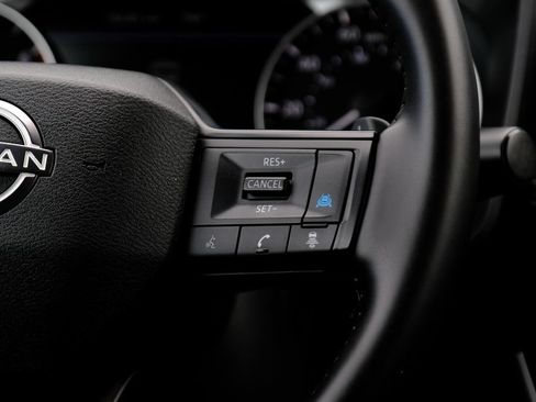 Used 2025 Nissan Rogue SV AWD/4WD image 18