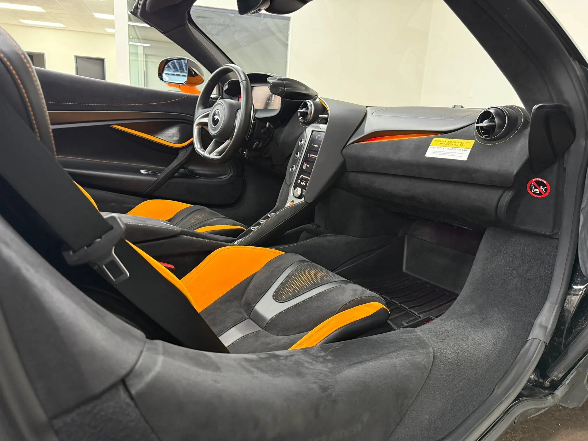 Used 2025 McLaren 750S Spider RWD image 41