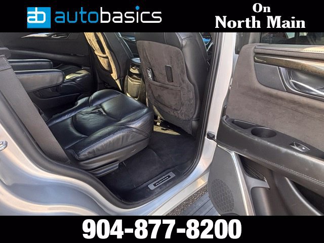 Used 2018 Cadillac Escalade Platinum RWD image 18