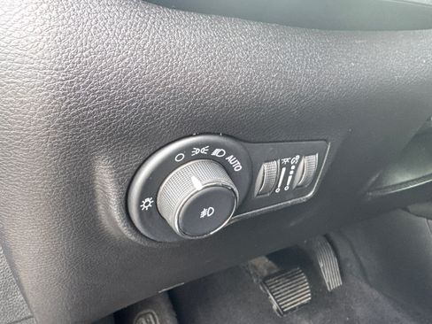 Used 2024 Jeep Compass Latitude AWD/4WD image 30