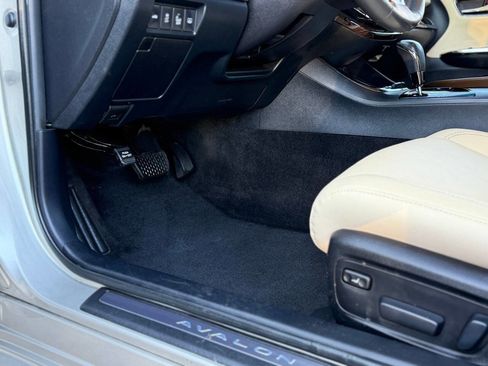 Used 2014 Toyota Avalon Limited image 8