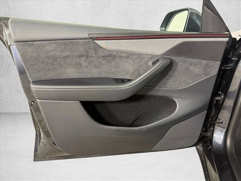 Used 2026 Tesla Model Y 2WD image 12