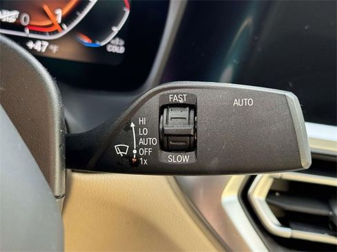 Used 2022 BMW 330i xDrive 330i xDrive w/ Driving Assistance Package image 25