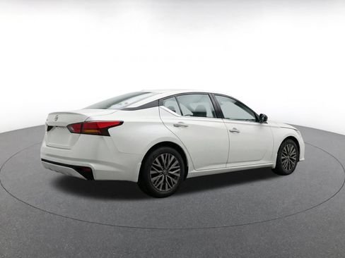 Used 2025 Nissan Altima 2.5 SV FWD image 8