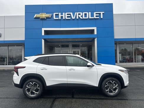 New 2026 Chevrolet Trax LT w/ Driver Confidence Package FWD image 1