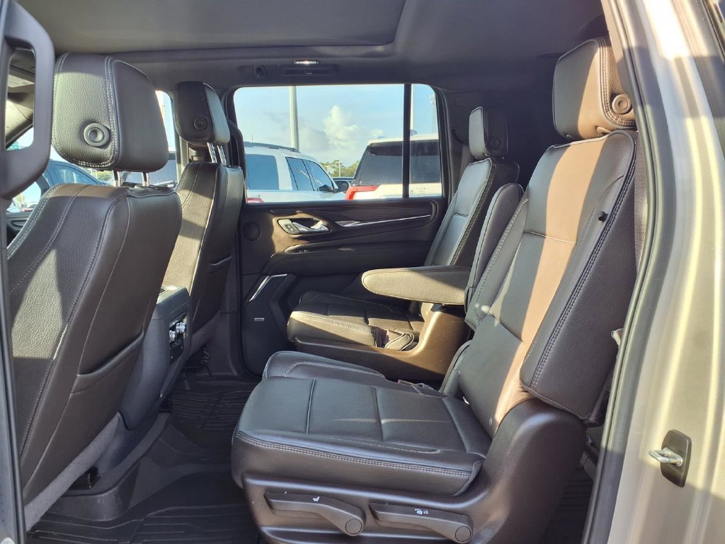 Used 2022 GMC Yukon XL Denali w/ Denali Premium Package AWD/4WD image 17
