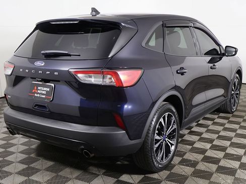 Used 2021 Ford Escape SE w/ SE Sport Appearance Package image 9