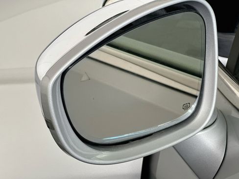 Used 2022 Chrysler Pacifica Limited FWD image 16