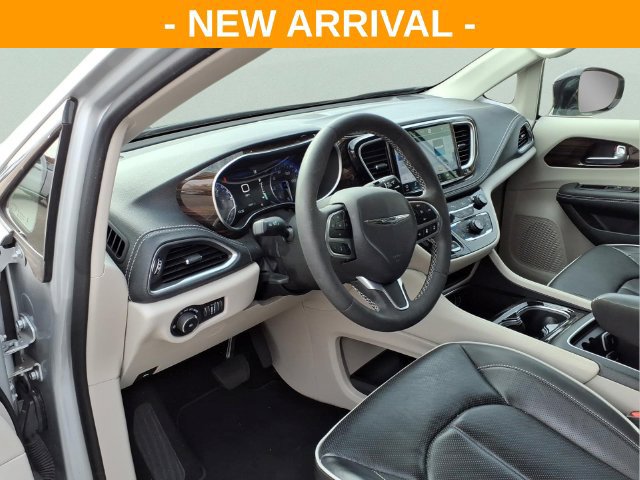 Used 2024 Chrysler Pacifica Limited FWD image 14