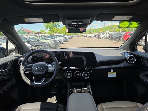 New 2025 Chevrolet Blazer EV LT AWD/4WD image 16