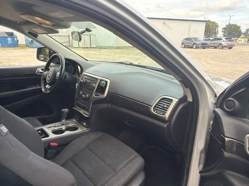 Used 2012 Jeep Grand Cherokee Laredo w/ Laredo E Group AWD/4WD image 15