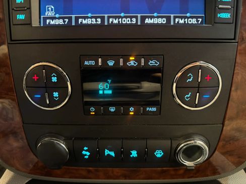 Used 2007 Chevrolet Avalanche LTZ w/ LTZ Preferred Equipment Group AWD/4WD image 16