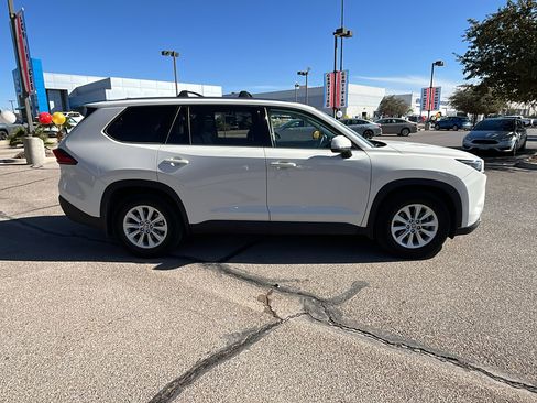 Used 2024 Toyota Grand Highlander XLE image 9