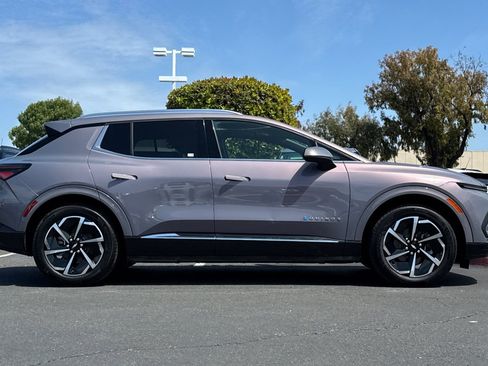 Used 2025 Chevrolet Equinox EV LT w/ Convenience Package FWD image 4