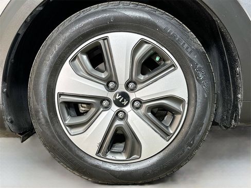 Used 2017 Kia Niro LX image 34