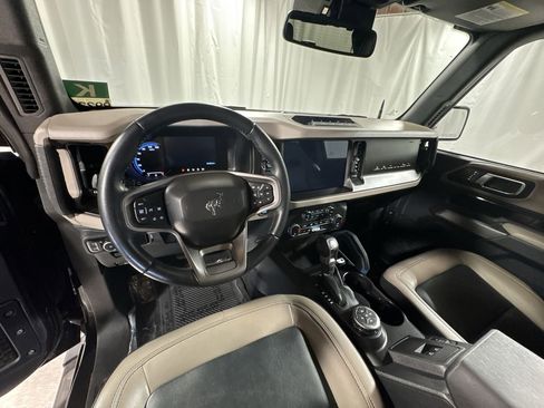 Used 2023 Ford Bronco Wildtrak image 16