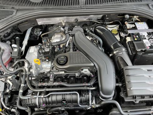 Used 2025 Volkswagen Jetta SE image 32