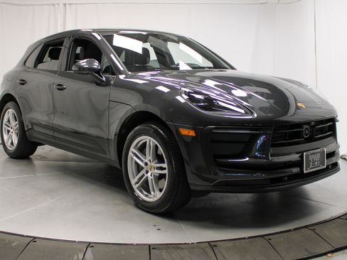 Certified 2025 Porsche Macan image 11