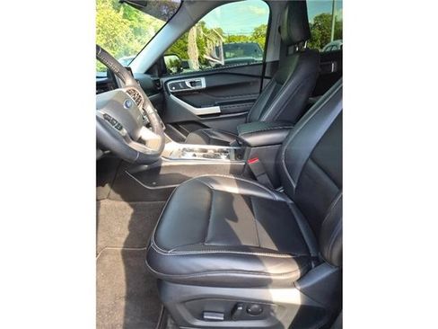 Used 2022 Ford Explorer XLT w/ Equipment Group 202A AWD/4WD image 6