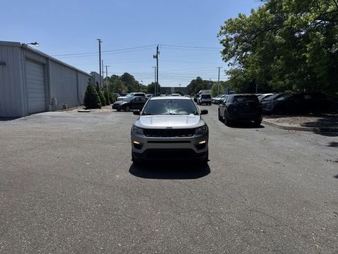 Used 2018 Jeep Compass Sport AWD/4WD image 2