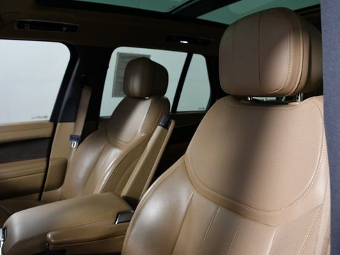 Used 2023 Land Rover Range Rover SE image 16