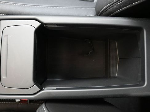 Certified 2025 Volvo XC40 B5 Core image 35