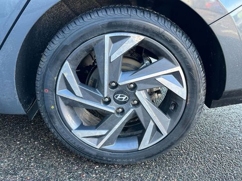 Used 2025 Hyundai Elantra SEL image 27