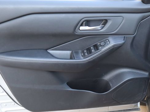 Used 2024 Nissan Rogue SV FWD image 19