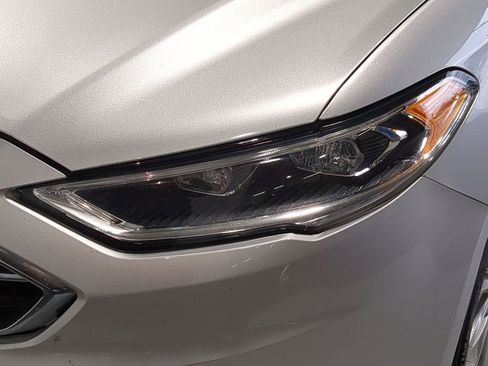 Used 2017 Ford Fusion SE w/ Fusion SE Technology Package image 22