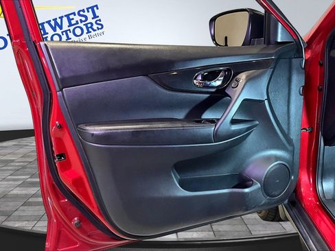 Used 2017 Nissan Rogue S AWD/4WD image 21