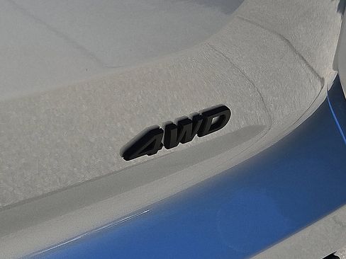 New 2025 Nissan Pathfinder SV w/ Black Appearance Package image 21