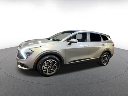 Used 2025 Kia Sportage LX image 8