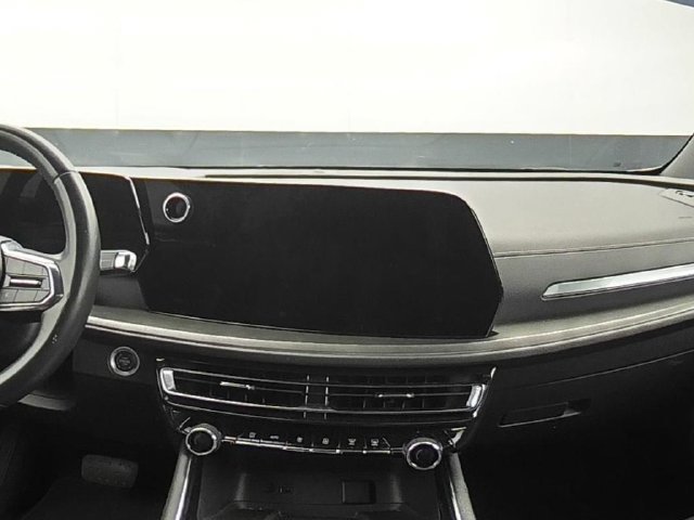 Used 2025 Chevrolet Traverse LT AWD/4WD image 30