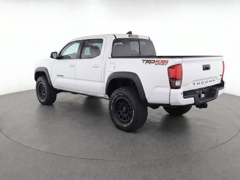 Used 2019 Toyota Tacoma TRD Sport w/ Technology Package AWD/4WD image 3