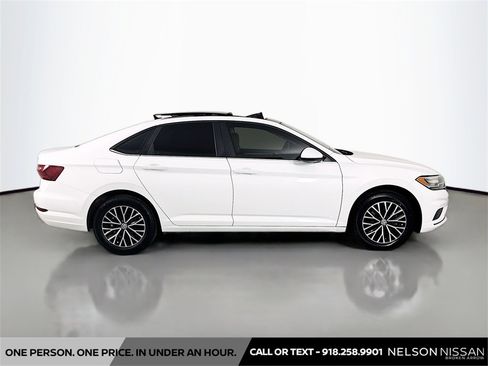 Used 2020 Volkswagen Jetta SE w/ SE Cold Weather Package image 4