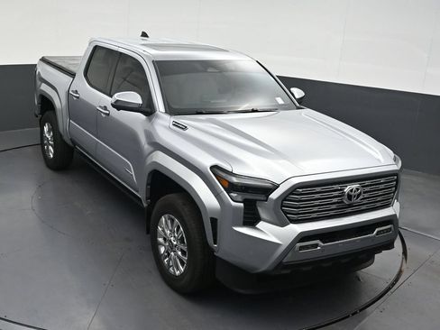 Used 2025 Toyota Tacoma Limited AWD/4WD image 21