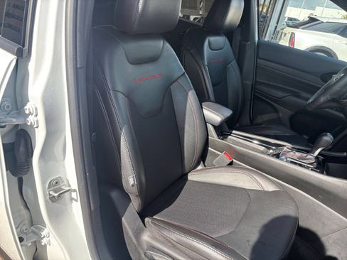 Used 2025 Jeep Compass Trailhawk AWD/4WD image 34