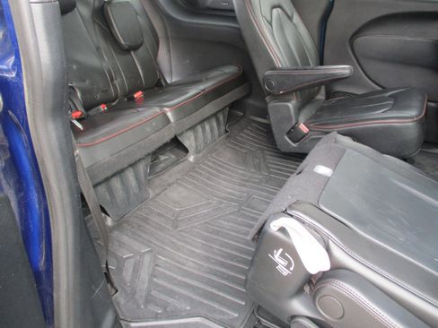 Used 2020 Chrysler Pacifica Limited image 18