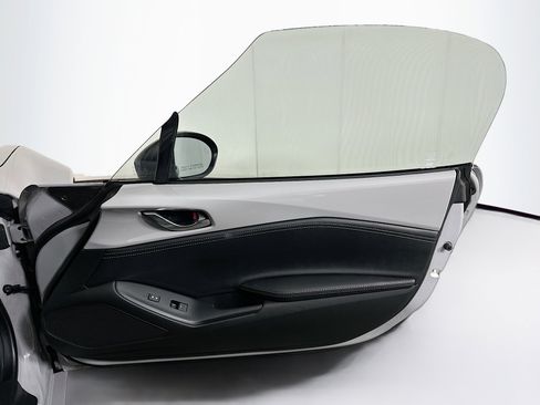 Used 2025 MAZDA MX-5 Miata Club RWD image 27