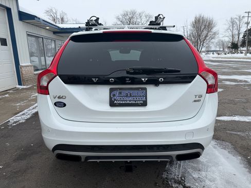 Used 2016 Volvo V60 T5 Cross Country Platinum w/ Climate Package image 4