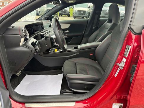 Used 2025 Mercedes-Benz CLA 250 4MATIC image 9