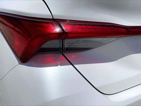 Used 2022 Toyota Avalon Limited w/ Advanced Safety Package FWD image 28