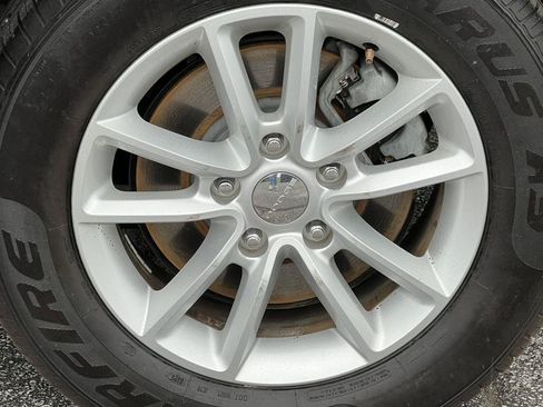 Used 2019 Dodge Grand Caravan SXT FWD image 13