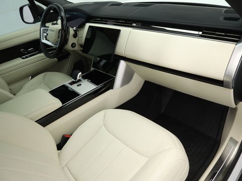 Used 2024 Land Rover Range Rover Autobiography image 18