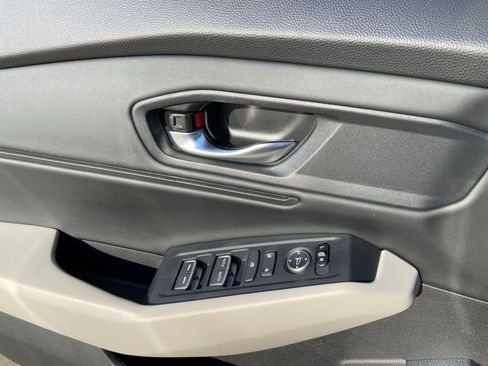 Used 2023 Honda Accord EX image 46