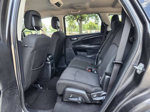 Used 2019 Dodge Journey SE w/ Connectivity Group FWD image 5