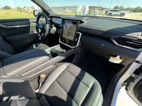 New 2026 GMC Acadia Elevation w/ Elevation Premium Package AWD/4WD image 30